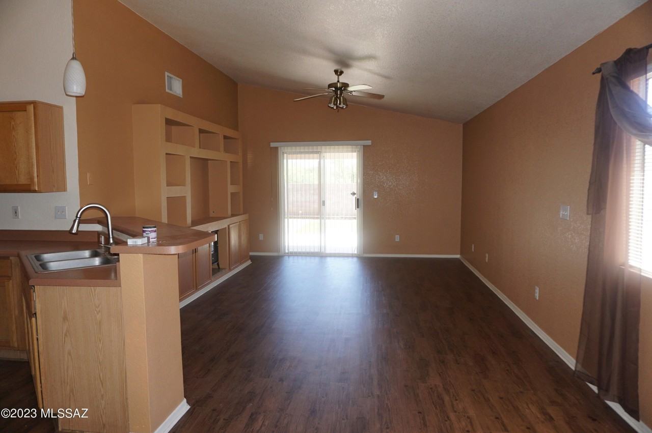 2379 S Saint Pablo Dr - Photo 4 of 16