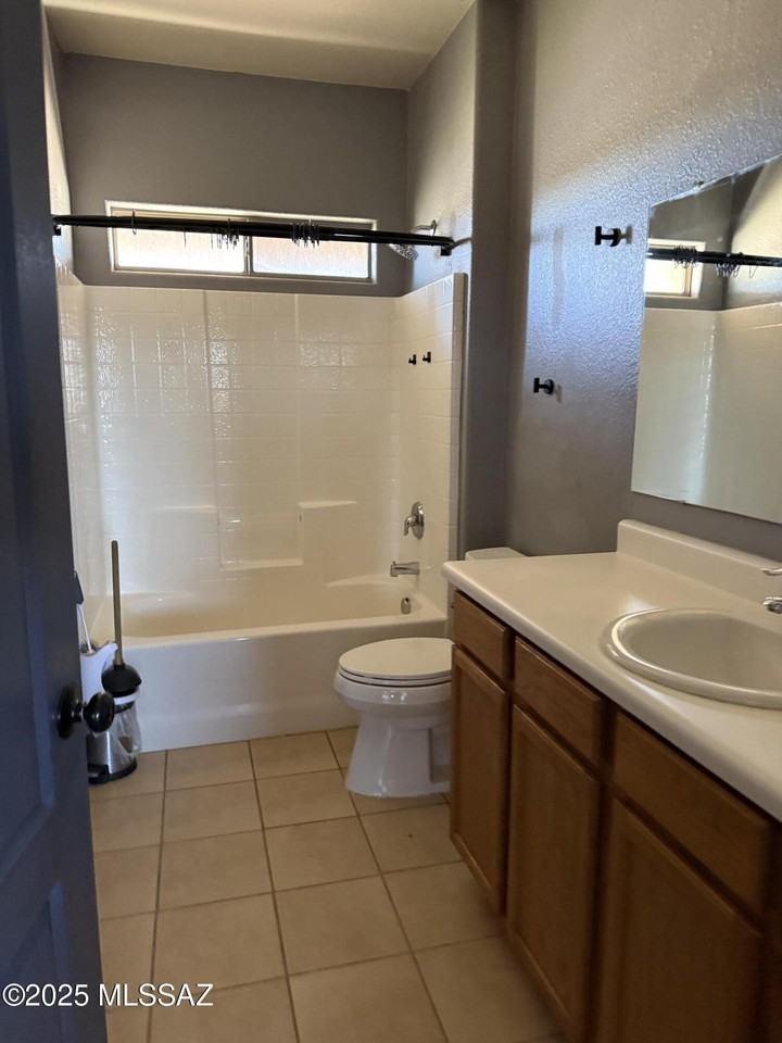 3224 W Covenant Ln - Photo 7 of 11