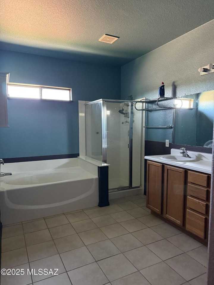 3224 W Covenant Ln - Photo 3 of 11