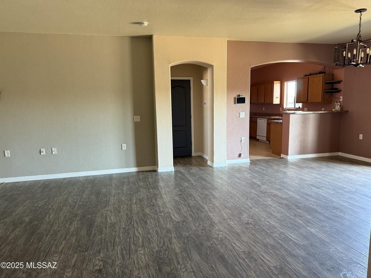 3224 W Covenant Ln - Photo 5 of 11