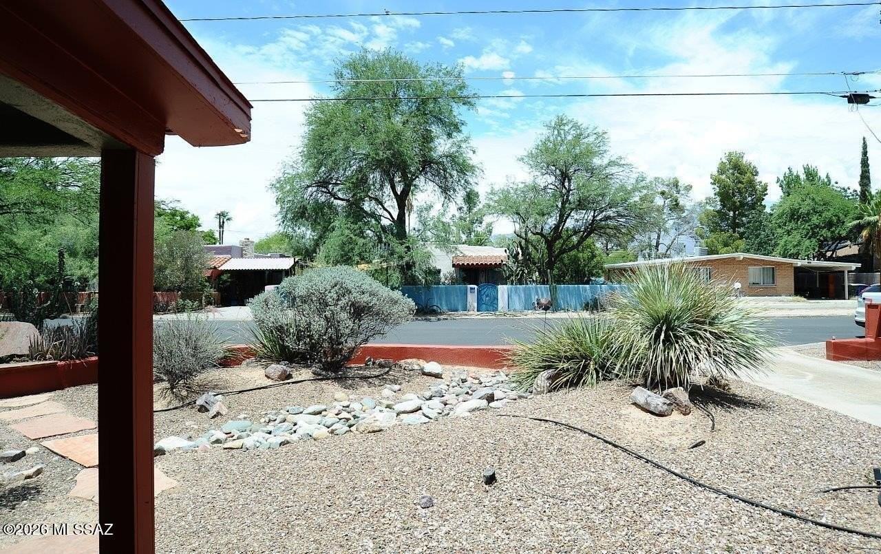 3326 E Elida St - Photo 4 of 34