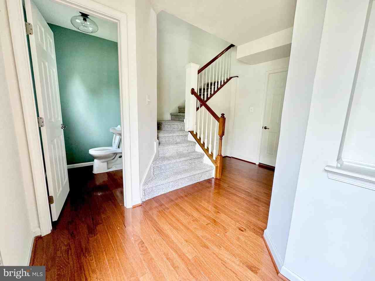 412 S Greenberry Ln - Photo 3 of 23