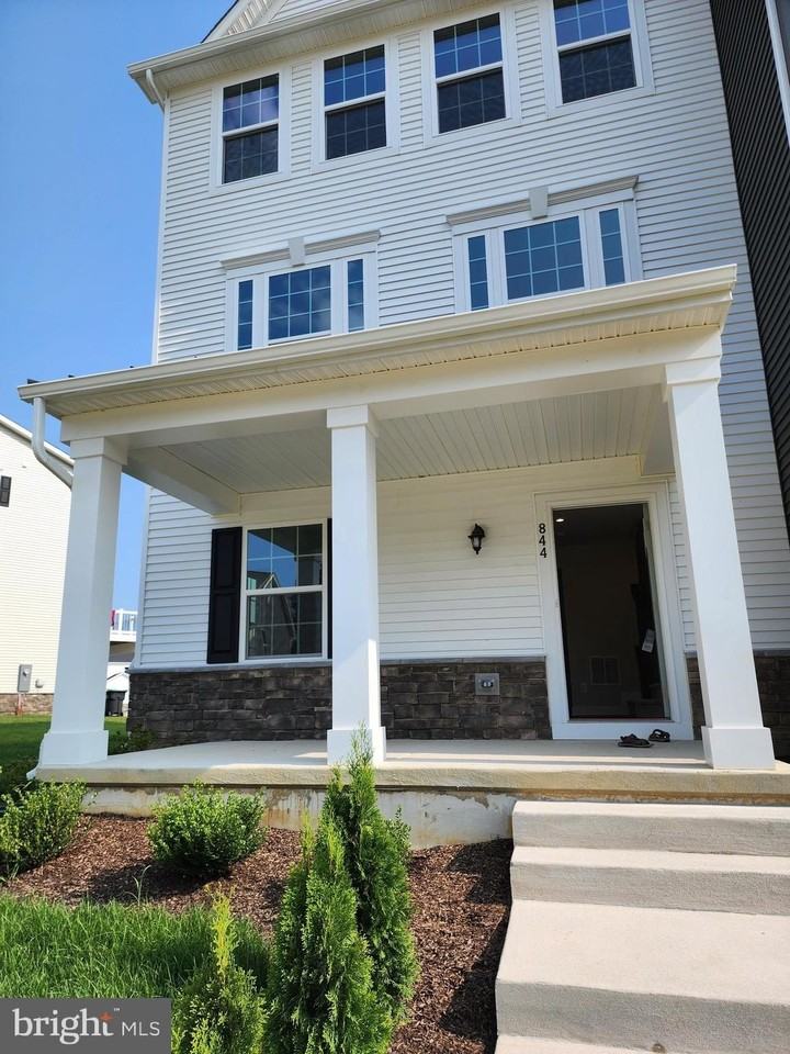 844 New Castle Landing Dr - Photo 3 of 50