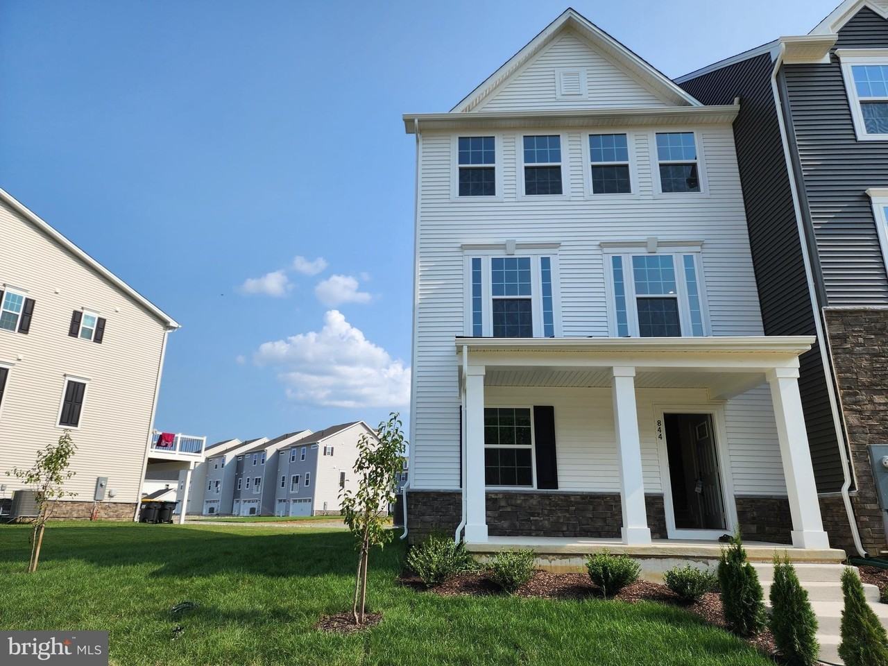 844 New Castle Landing Dr - Photo 4 of 50