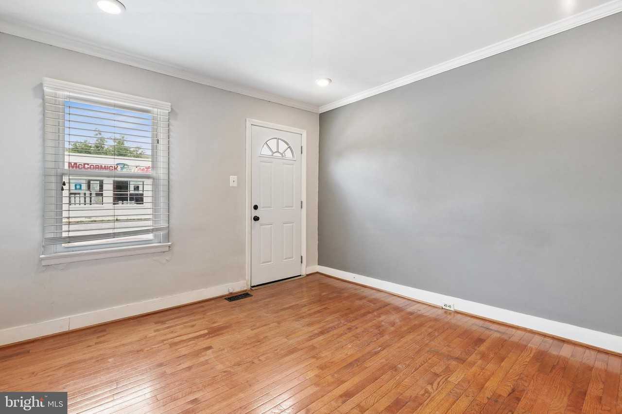 803 S Hanover St - Photo 6 of 24