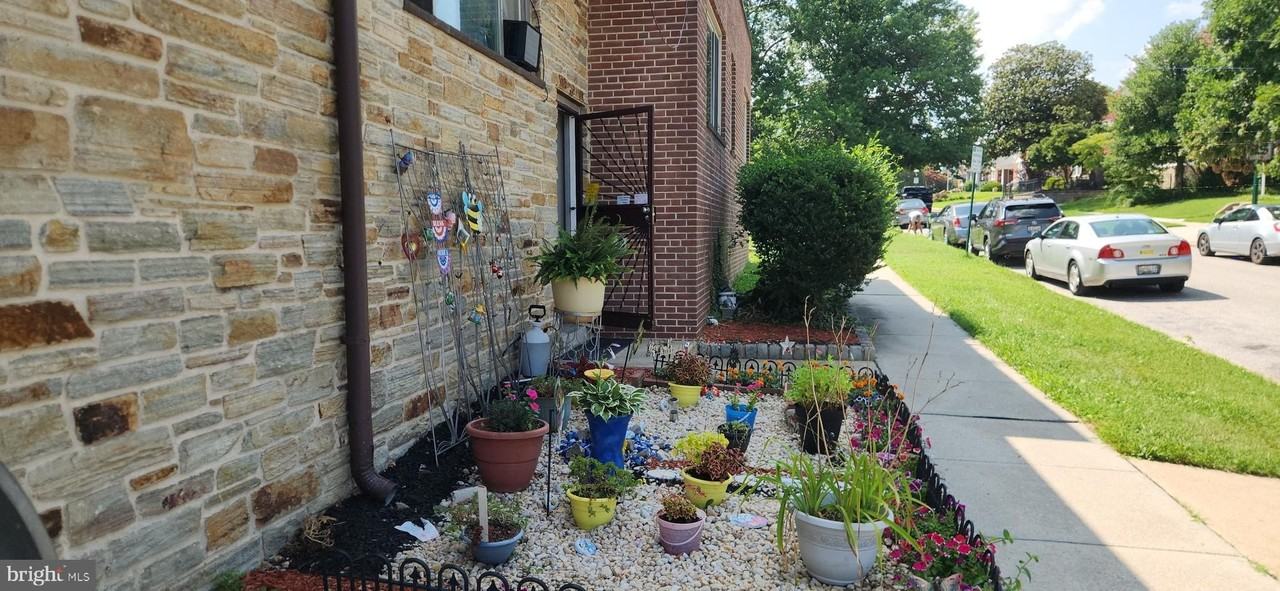 2919-APT F ALVARADO SQUARE #F - Photo 2 of 10