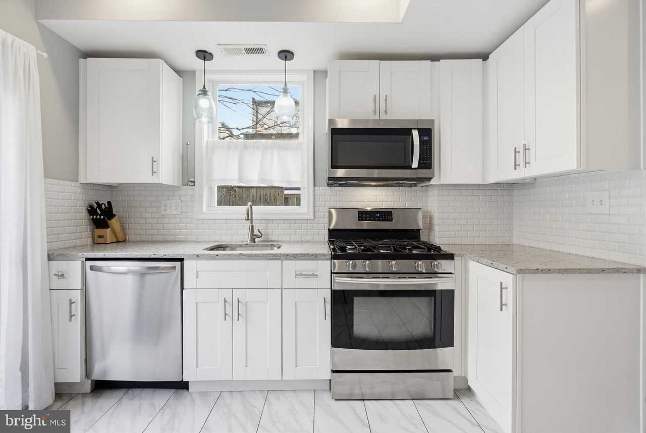 1429 Olive St - Photo 5 of 23