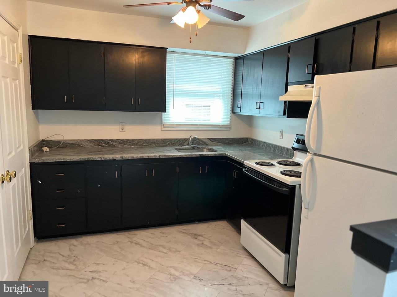 4015 Gill Ave #B - Photo 6 of 6