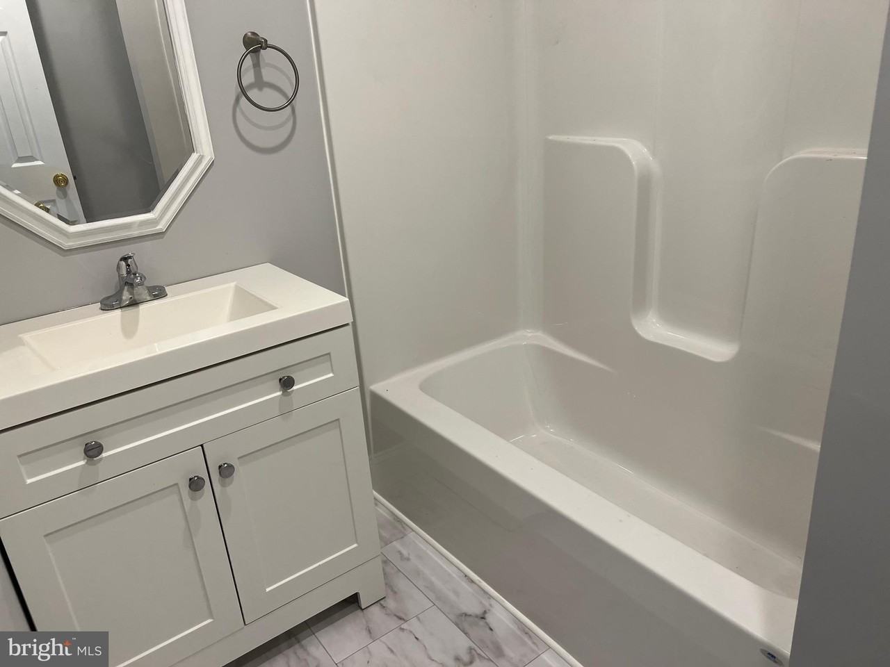 4013 Gill Ave #B - Photo 2 of 7