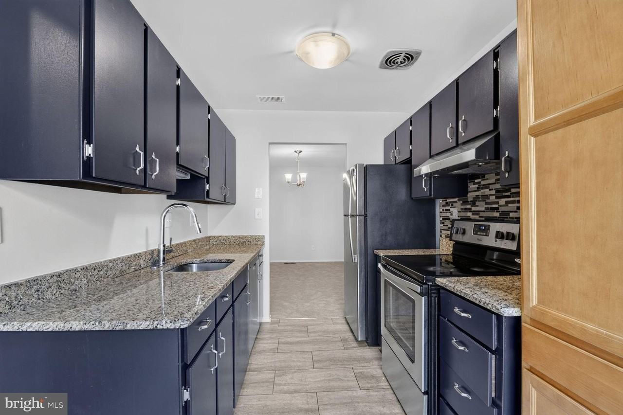 9305 Bathgate Ct - Photo 4 of 23