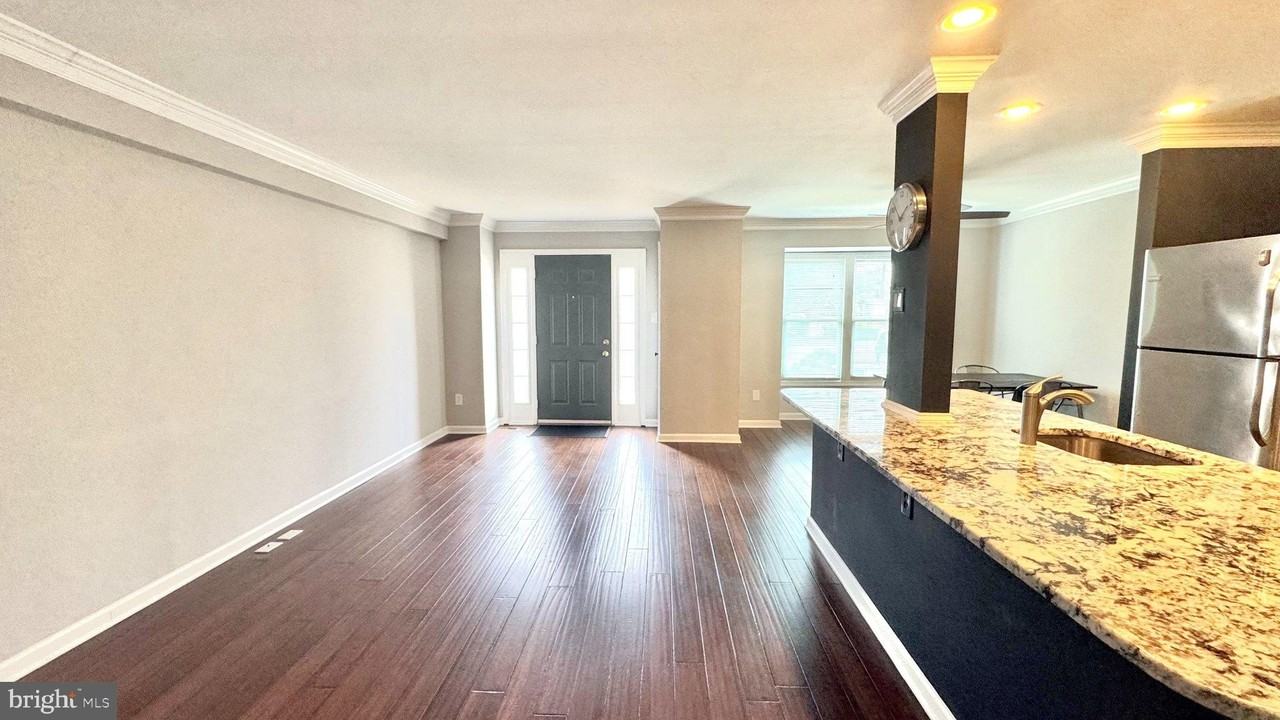 15402 Manor House Ter - Photo 4 of 30