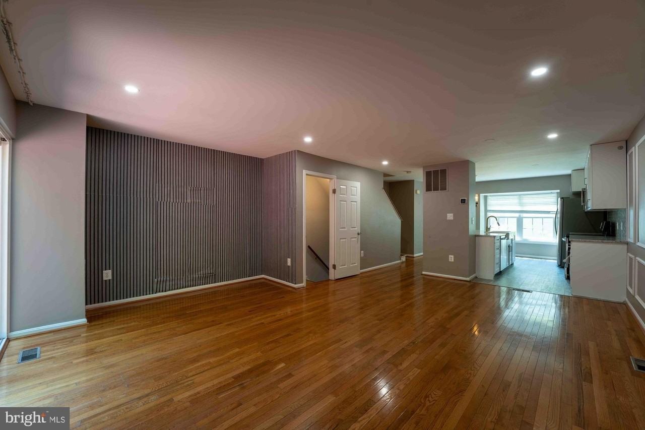 18246 Fox Chase Cir - Photo 3 of 28