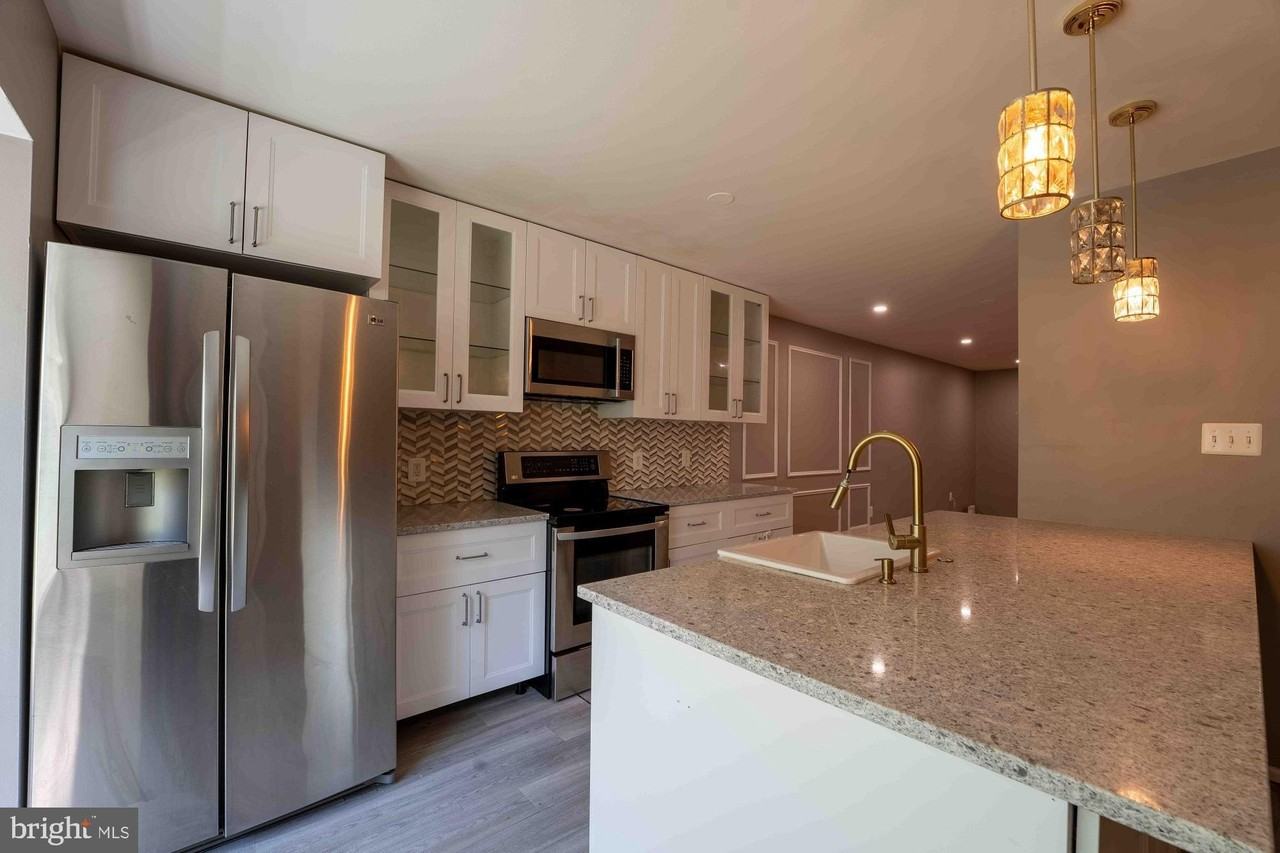 18246 Fox Chase Cir - Photo 5 of 28