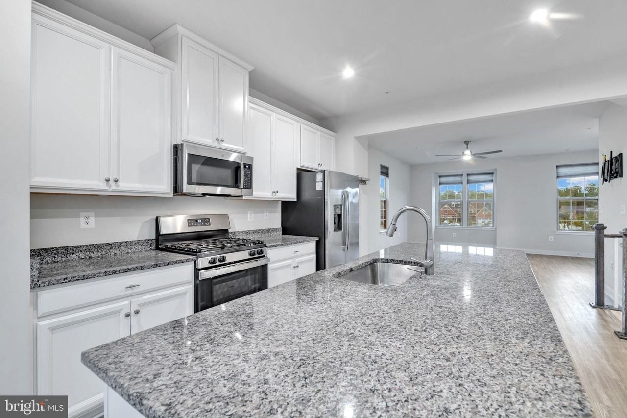 14737 Earl Mitchell Ave #E - Photo 4 of 38