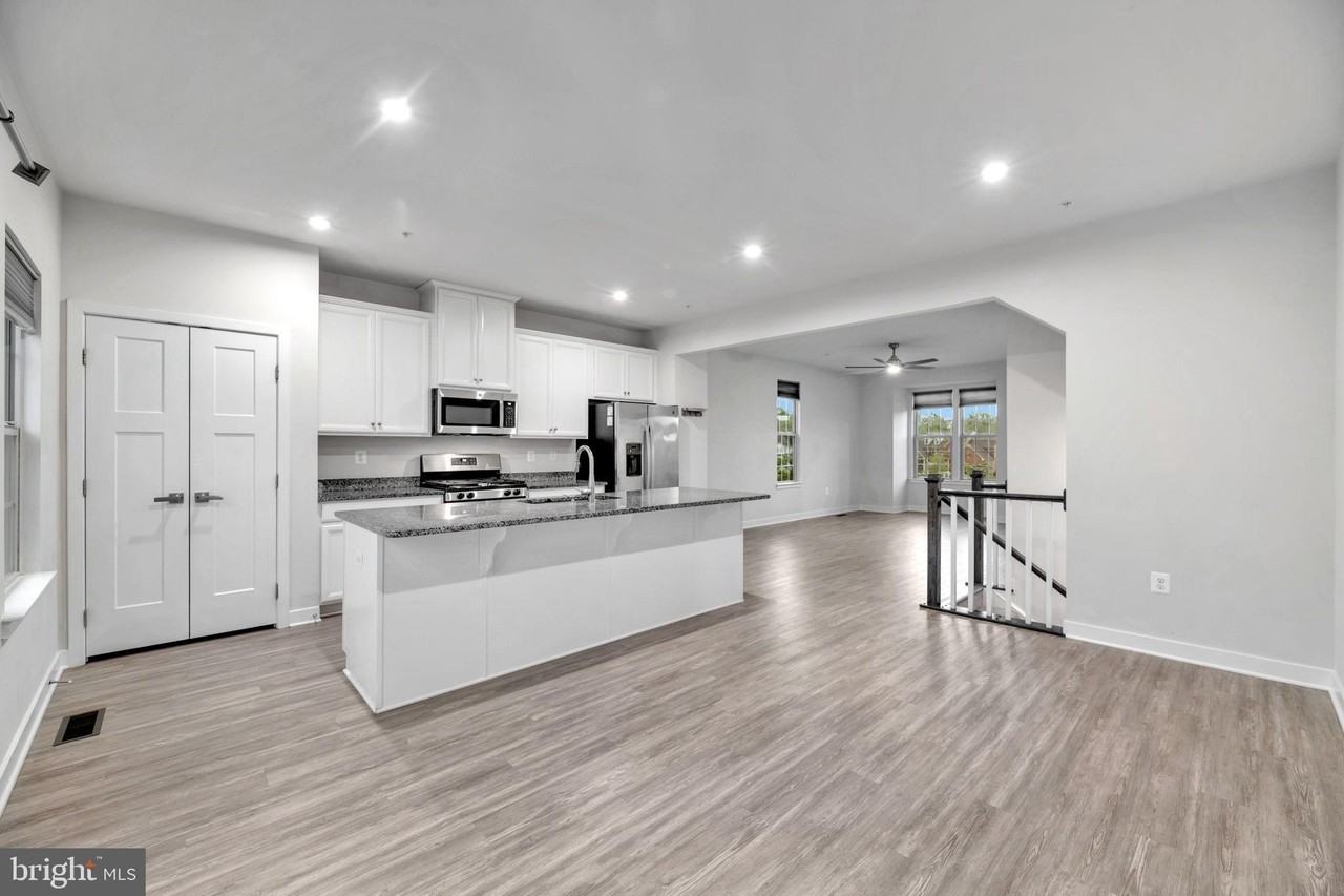 14737 Earl Mitchell Ave #E - Photo 5 of 38