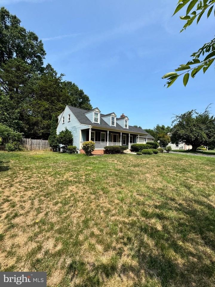 11940 Galaxy Ln - Photo 4 of 8