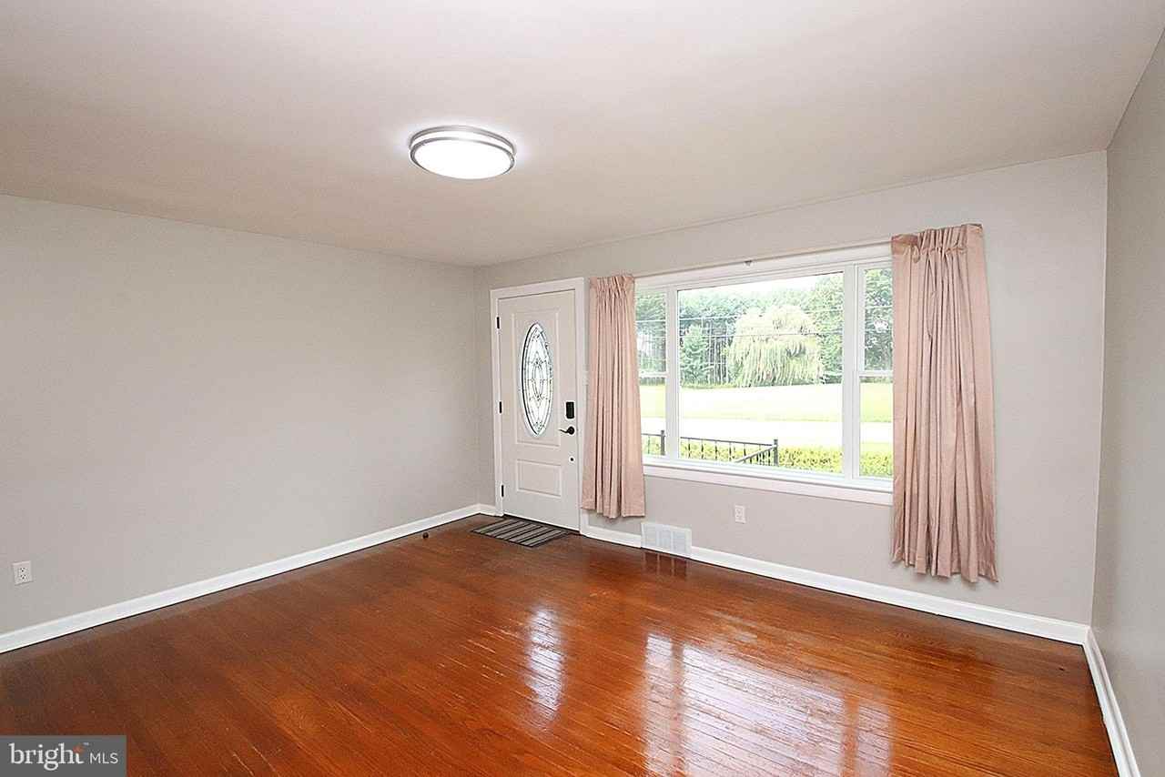 12113 Walnut Point Rd - Photo 4 of 29