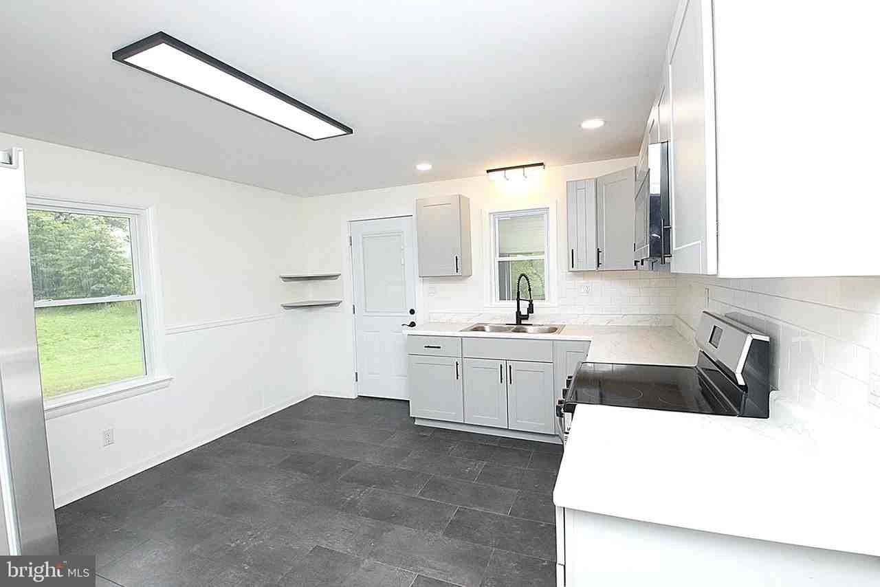 12113 Walnut Point Rd - Photo 7 of 29