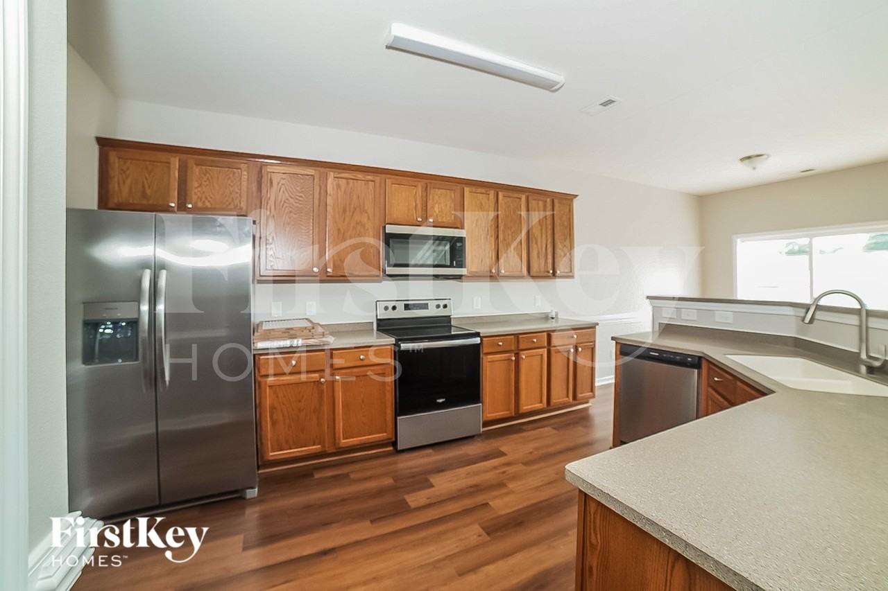 121 Fining Ct - Photo 4 of 15