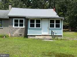 featured image of 4001 N Lakeshore Dr