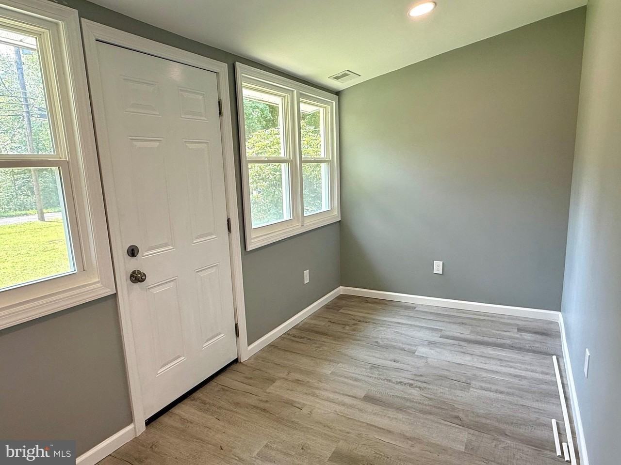 4001 N Lakeshore Dr - Photo 2 of 17