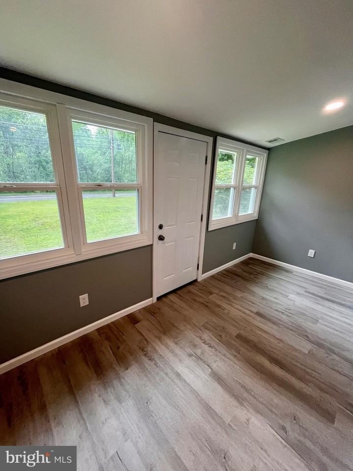 4001 N Lakeshore Dr - Photo 3 of 17