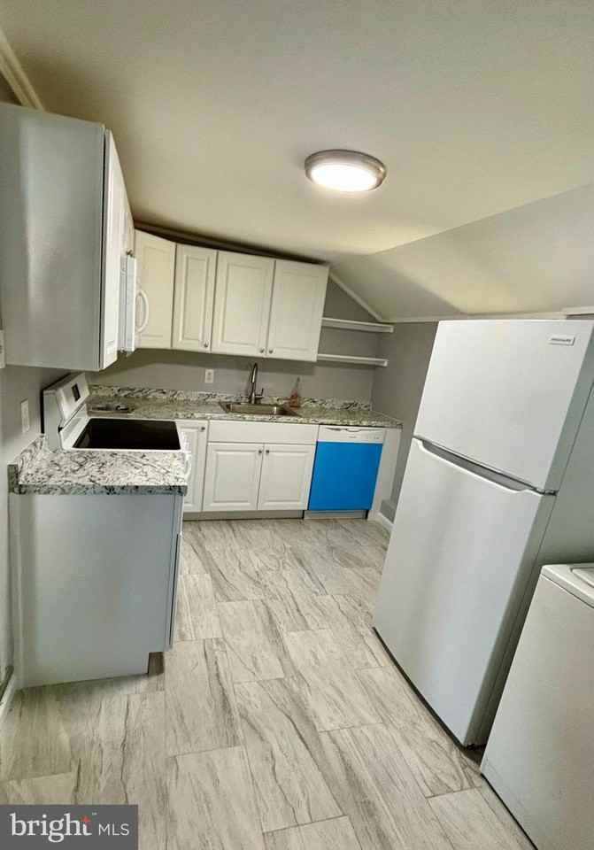 137 E High St #B - Photo 3 of 9