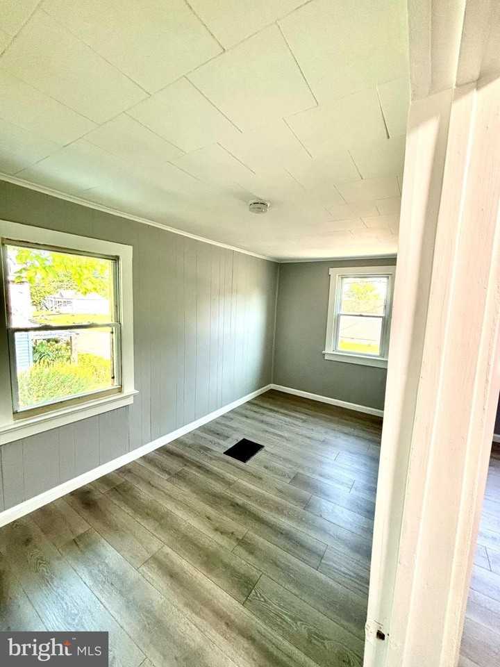 137 E High St #B - Photo 7 of 9