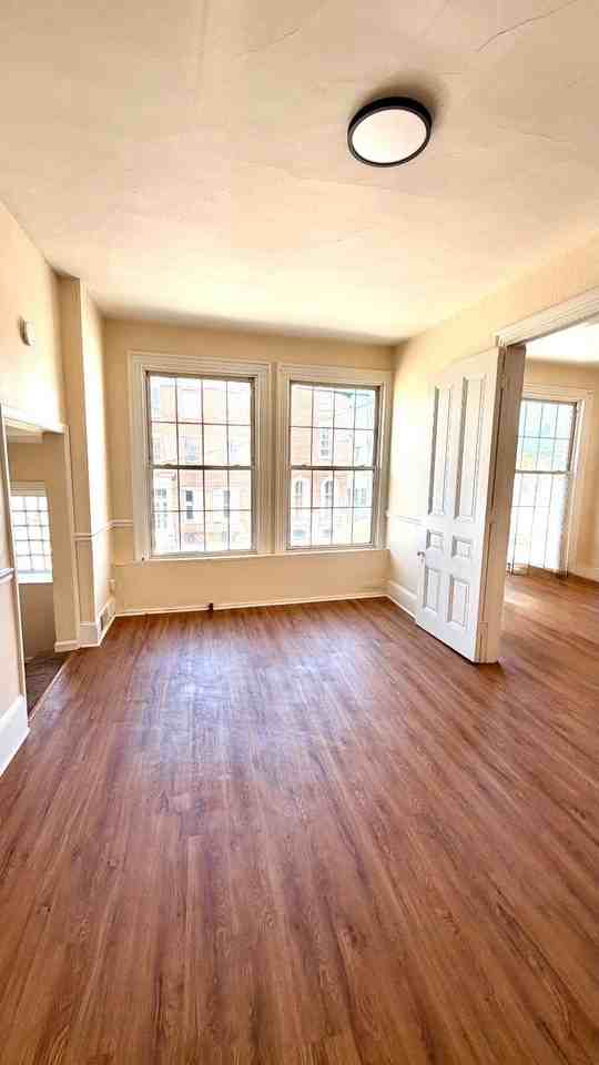 84 Market St - Photo 3 of 22