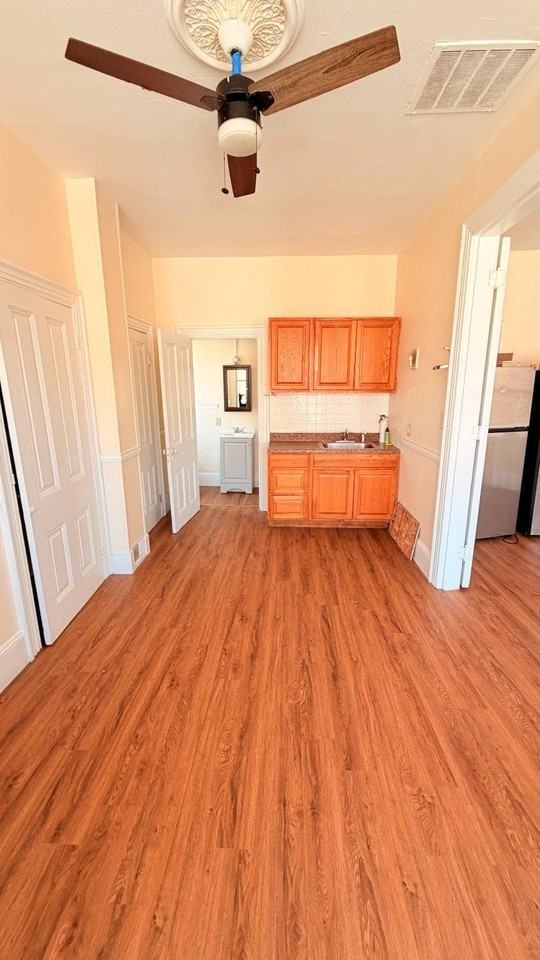 84 Market St - Photo 5 of 22