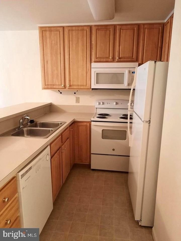 51 N Cherry St - Photo 6 of 13
