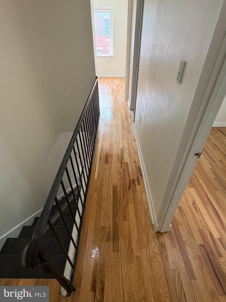 1831 E Orleans St - Photo 3 of 9