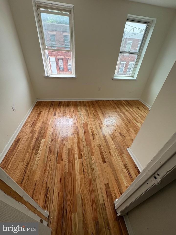 1831 E Orleans St - Photo 5 of 9