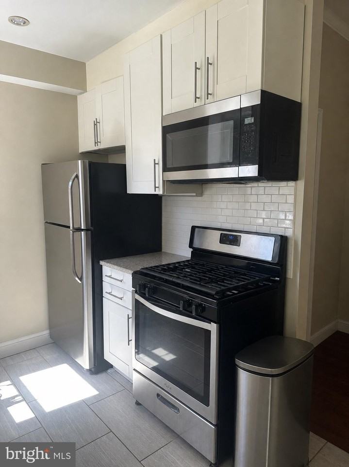 1749 Sepviva St - Photo 3 of 12