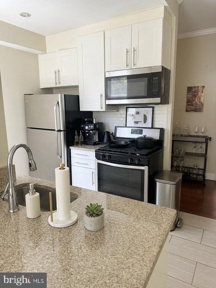 1749 Sepviva St - Photo 5 of 12