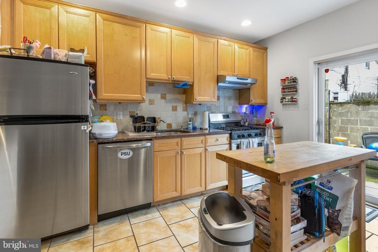 1202 Gerritt St - Photo 6 of 20