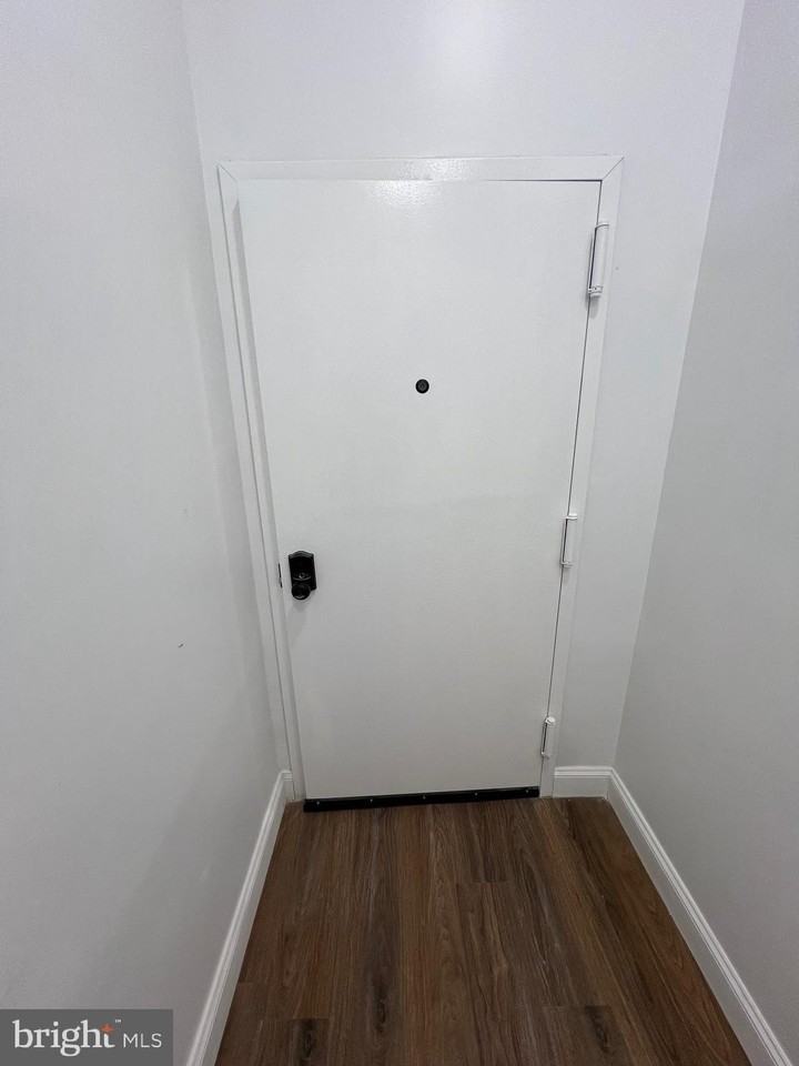 2145 Elkins Ave #B - Photo 3 of 22