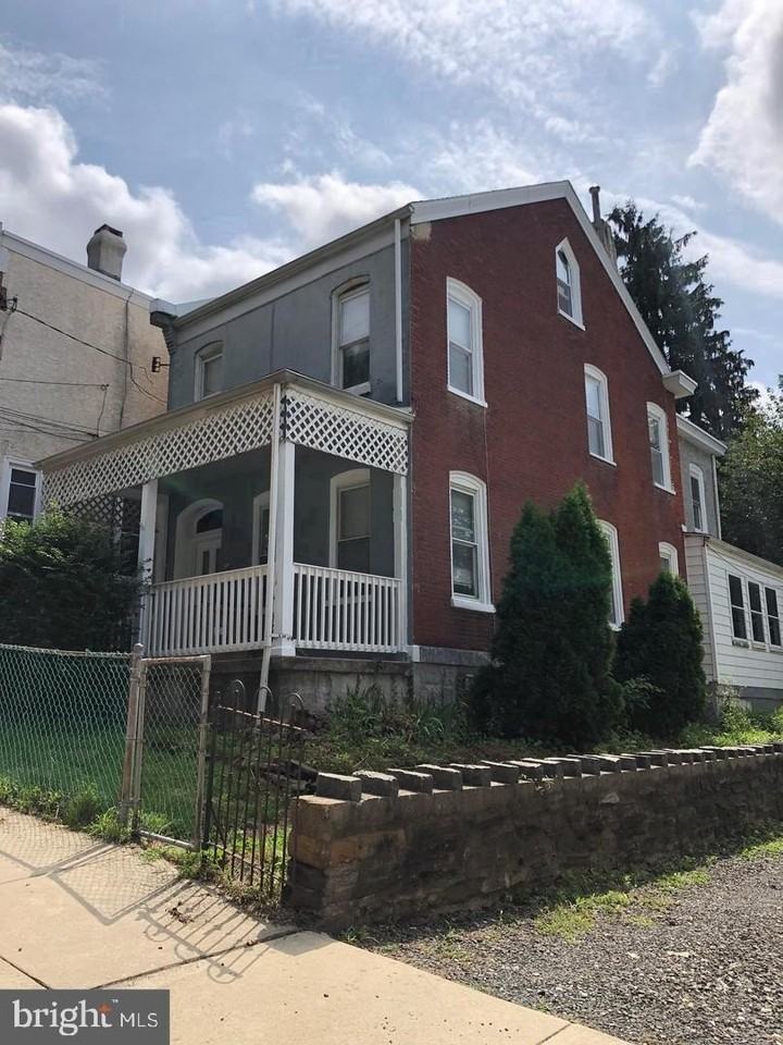 247 Green Ln