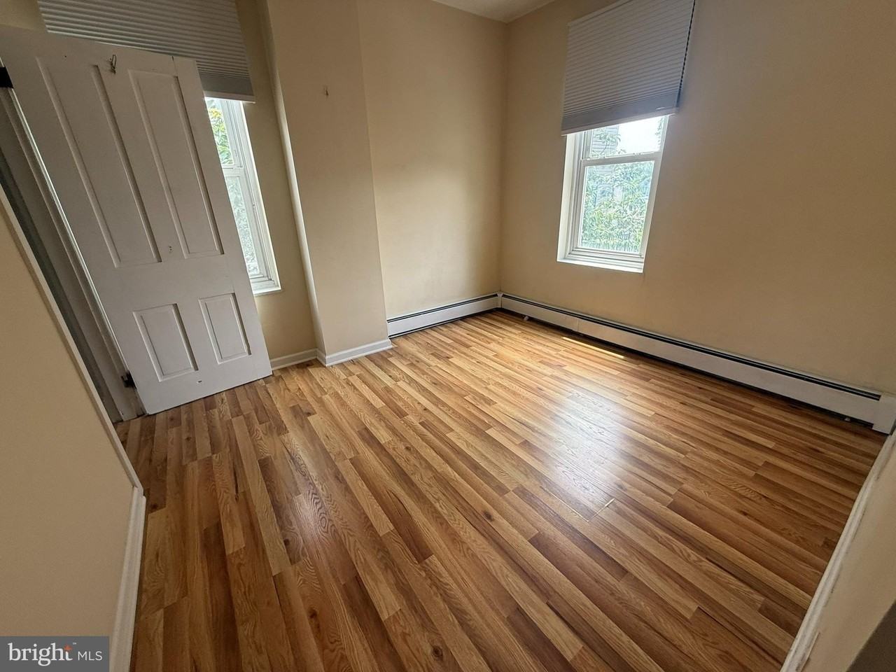 247 Green Ln - Photo 4 of 25