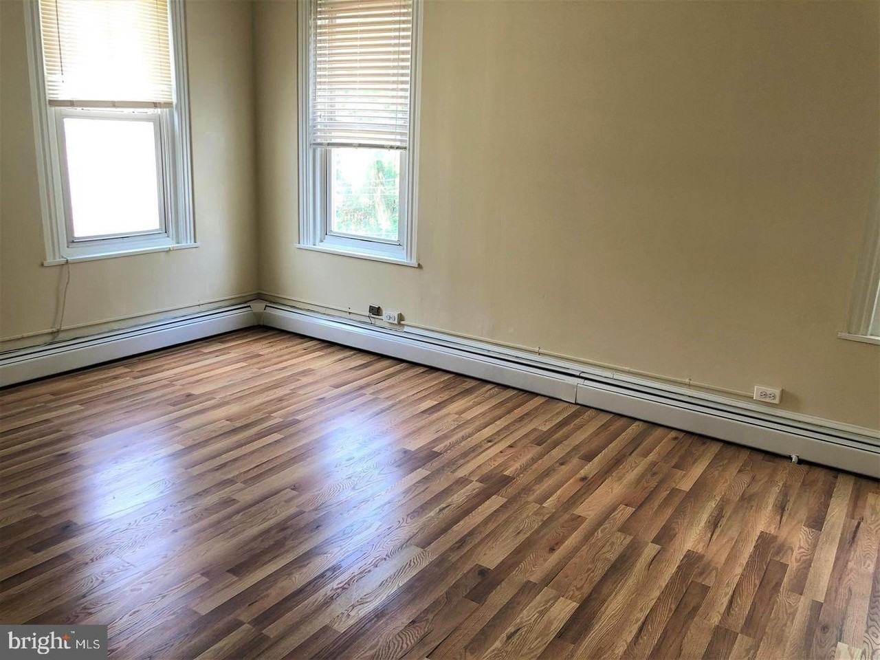 247 Green Ln - Photo 7 of 25