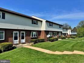 215 Catalpa Ln - Photo 1 of 1
