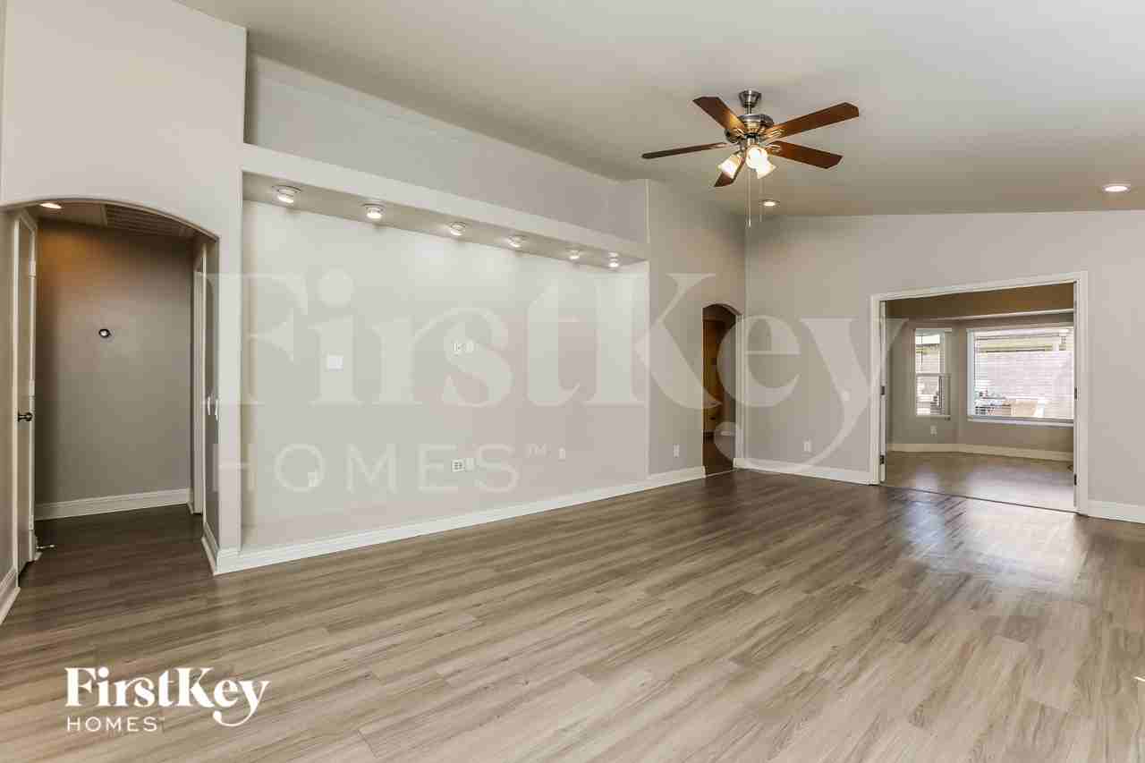 4116 E Tanglewood Dr - Photo 3 of 16