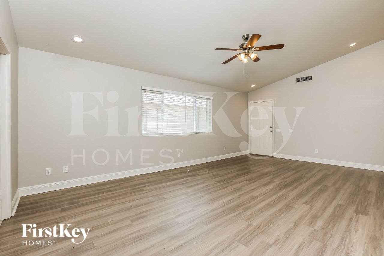 4116 E Tanglewood Dr - Photo 4 of 16