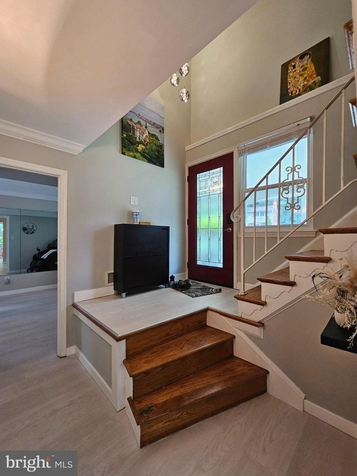 8913 Cromwell Dr - Photo 2 of 29