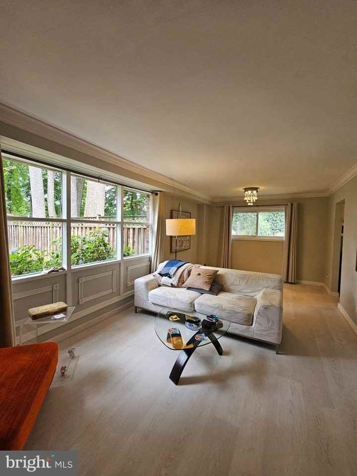 8913 Cromwell Dr - Photo 4 of 29