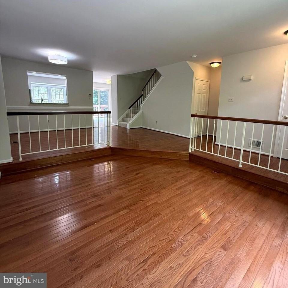 8442 Springfield Oaks Dr - Photo 2 of 31