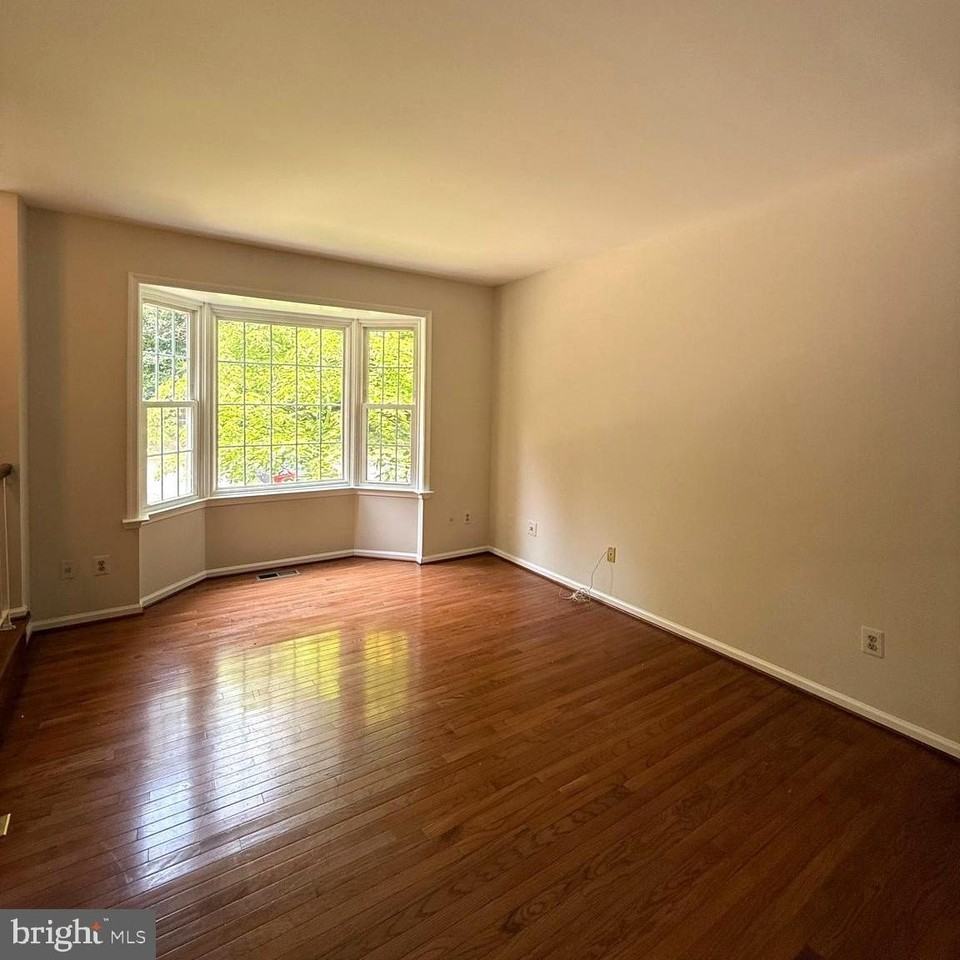 8442 Springfield Oaks Dr - Photo 3 of 31