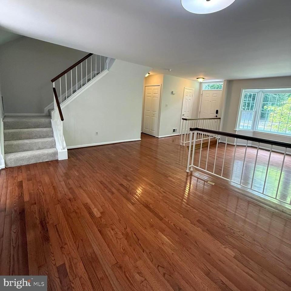 8442 Springfield Oaks Dr - Photo 4 of 31