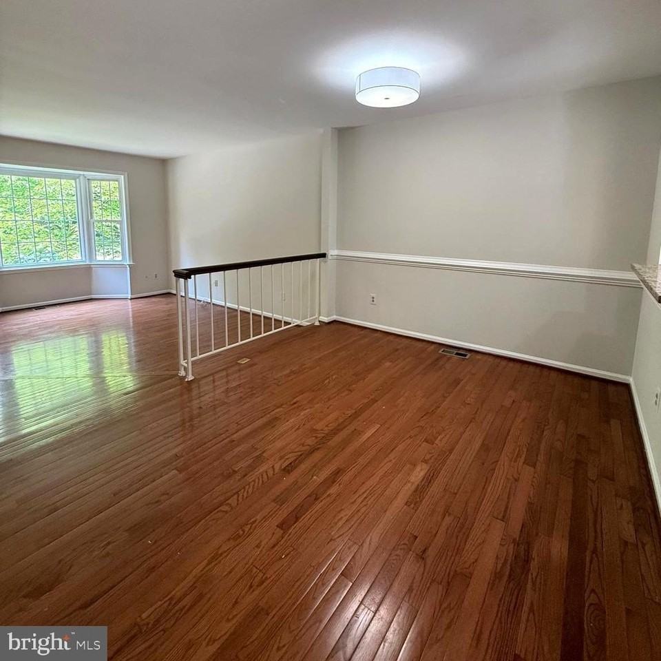 8442 Springfield Oaks Dr - Photo 5 of 31