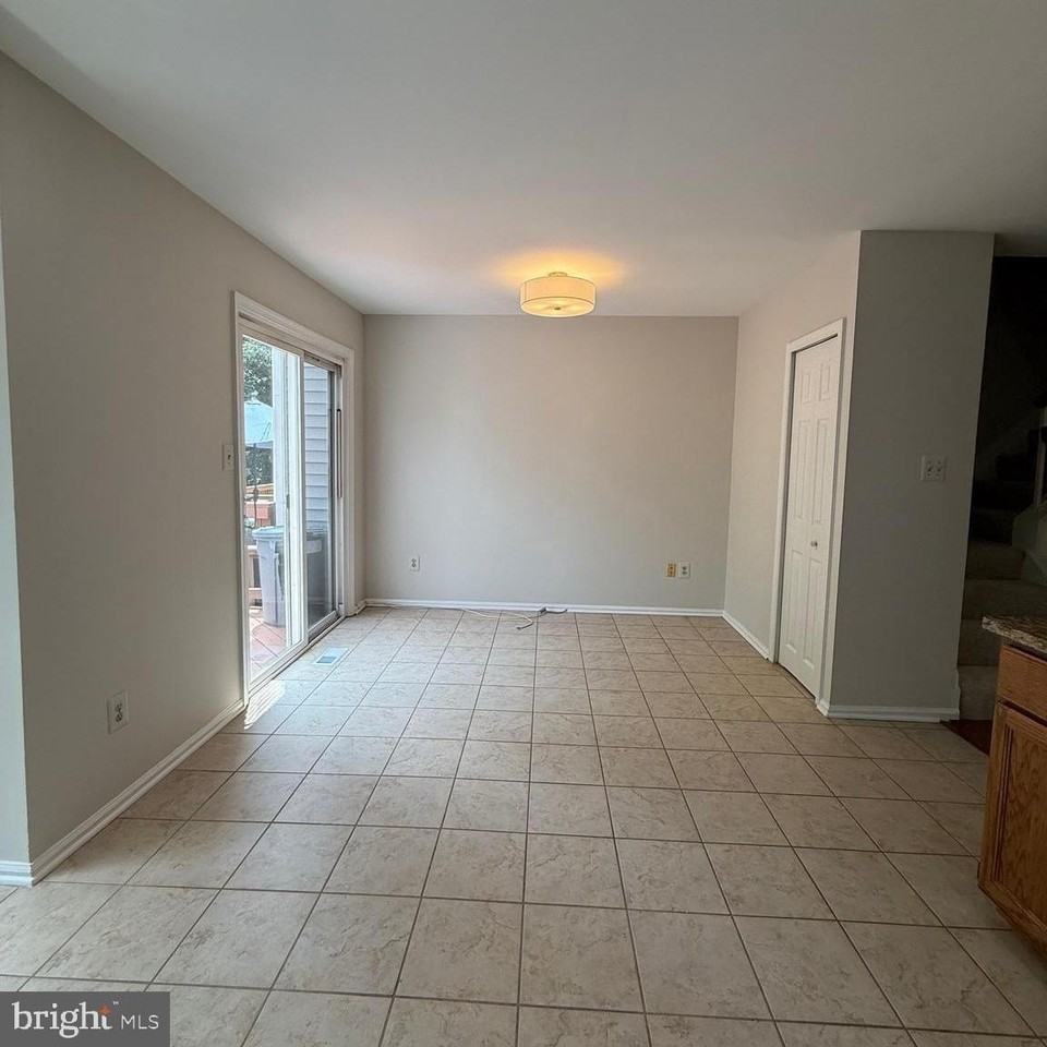 8442 Springfield Oaks Dr - Photo 7 of 31